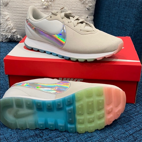 nike hologram swoosh